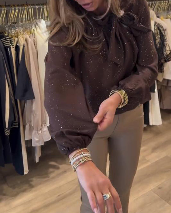 Bluzka Z Detalem wstążki, Projektem Rękawów Pufowanych, Tkaniną Prześwitującą Blaskiem I Elegancją Wibracji