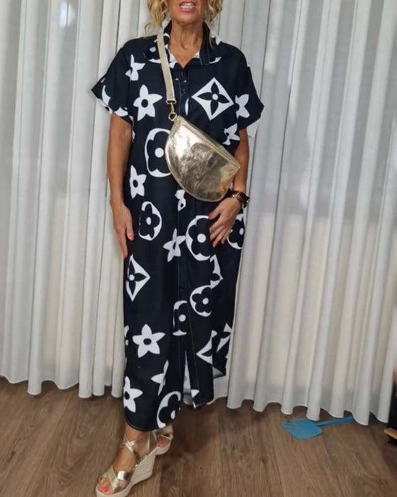 Sukienka z kontrastowym nadrukiem zapinana na guziki