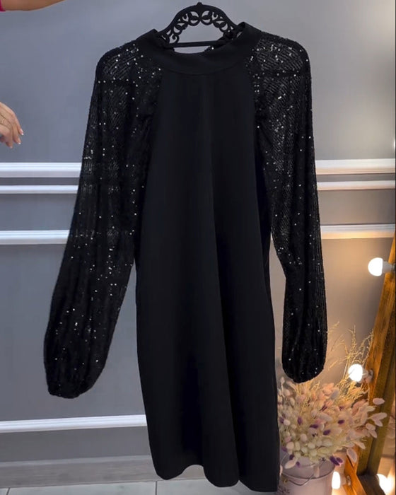 Sukienka w jednolitym kolorze z wstawkami na rękawach