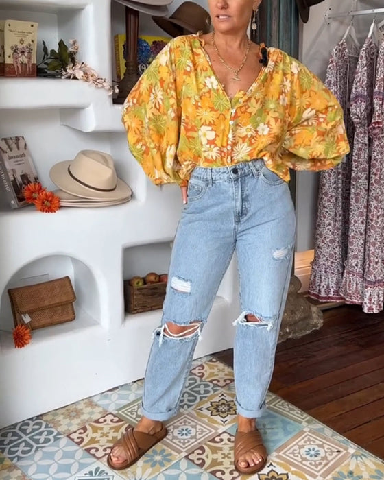 Bluzka z kwiatowym nadrukiem i dekoltem w kształcie litery V