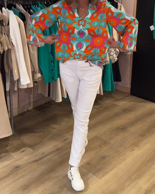 Bluzka o luźnym uniwersalnym fasonie i nadrukach