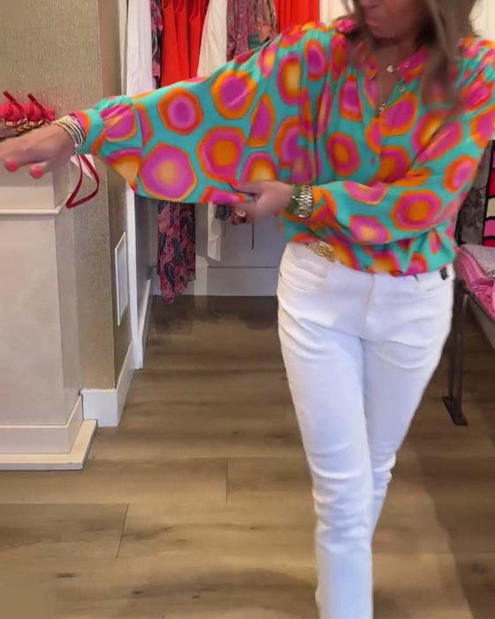 Koszula z kolorowym geometrycznym nadrukiem i stójką