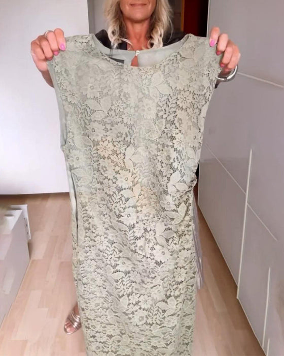 Koronkowa sukienka bez rękawów z eleganckim rozcięciem