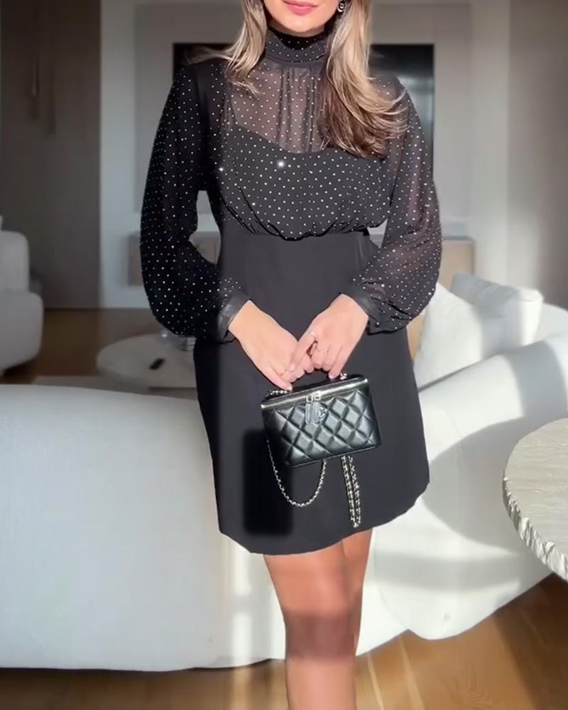 Elegancka Sukienka Z Wysokim Kołnierzem I Patchworkiem