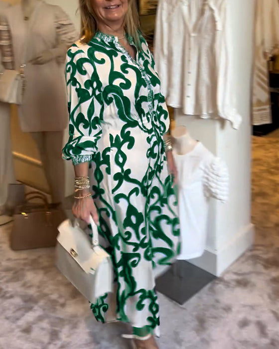 Luźna sukienka z nadrukiem i dekoltem w szpic