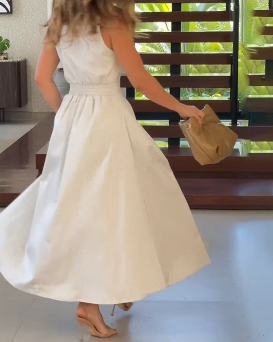 Elegancka sukienka w jednolitym kolorze bez rękawów