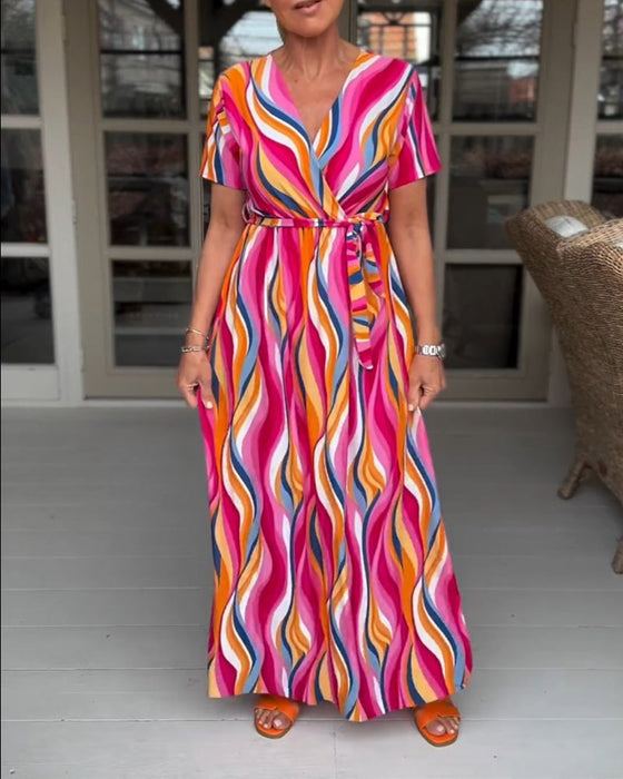 Długa sznurowana sukienka z kolorowym nadrukiem i krótkim rękawem