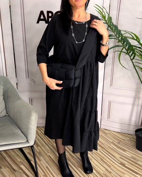 Prosta sukienka z okrągłym dekoltem i dziurami