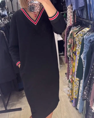 Sukienka z dekoltem w kształcie litery V i z kieszeniami