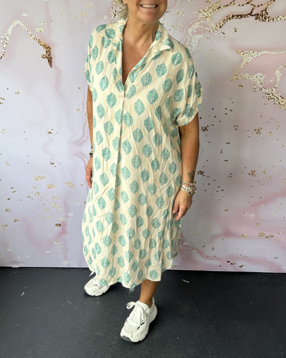 Luźna sukienka z krótkim rękawem