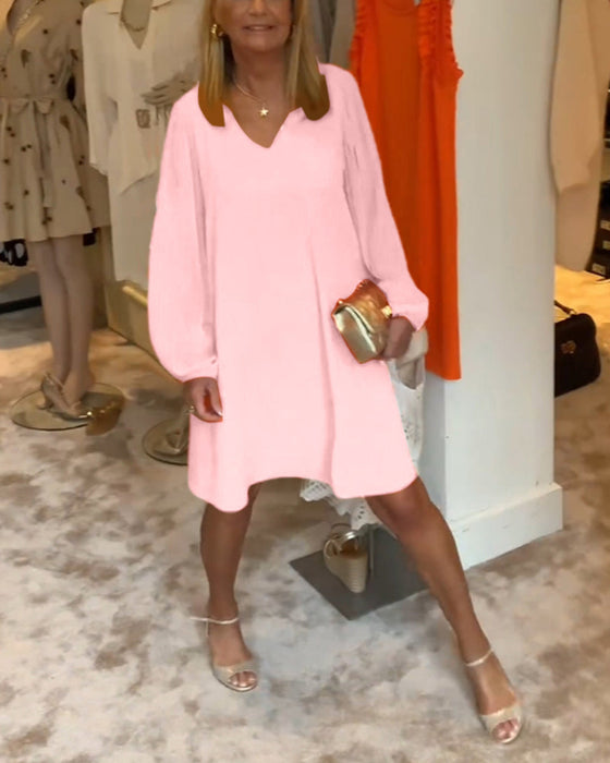 Sukienka w jednolitym kolorze z rękawami typu lampion i dekoltem w kształcie litery V