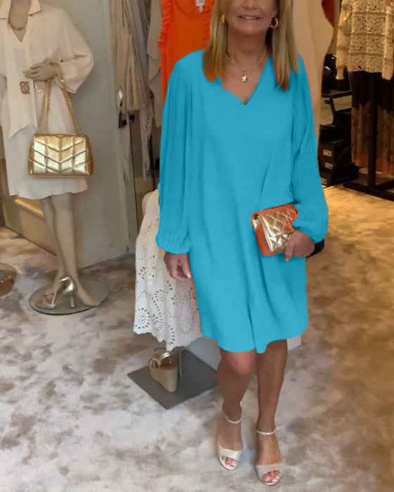 Sukienka w jednolitym kolorze z rękawami typu lampion i dekoltem w kształcie litery V