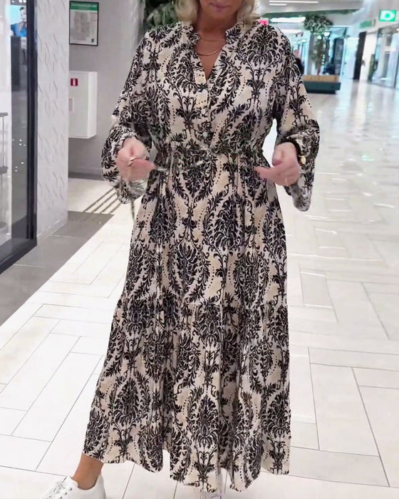 Sukienka z rękawami dzwonkowymi i sznurkiem z nadrukiem