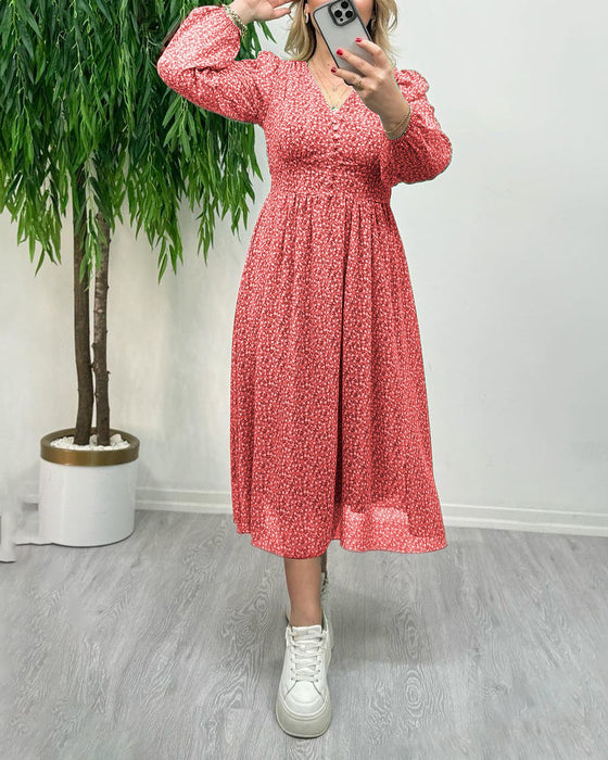 Elegancka sukienka zapinana na guziki