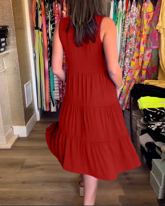 Sukienka o plisowanym kroju bez rękawów