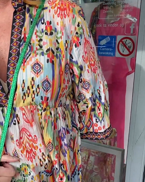 Elegancka długa sukienka z dekoltem w serek