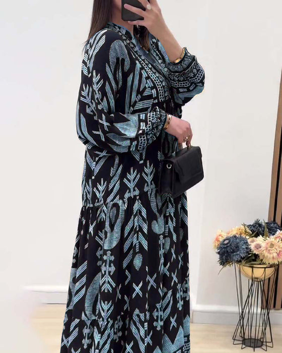 Sukienka z długimi rękawami i dekoltem w kształcie litery V