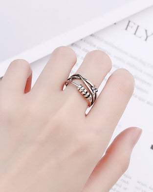 Elegancki pierścionek redukujący niepokój