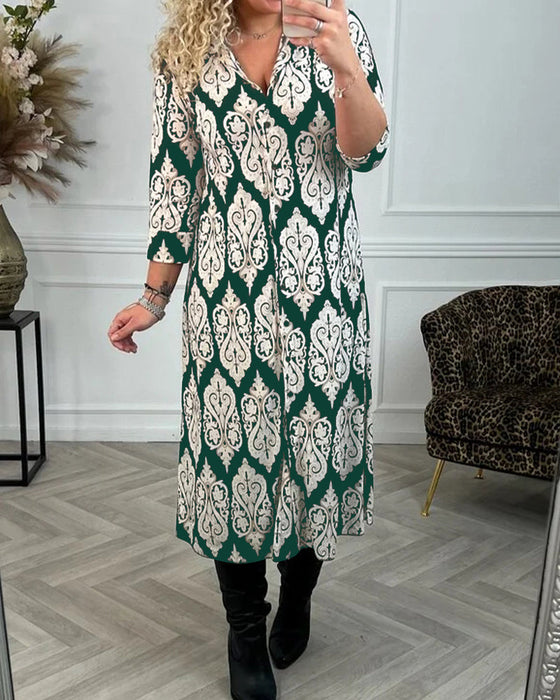 Sukienka z rozcięciami po bokach