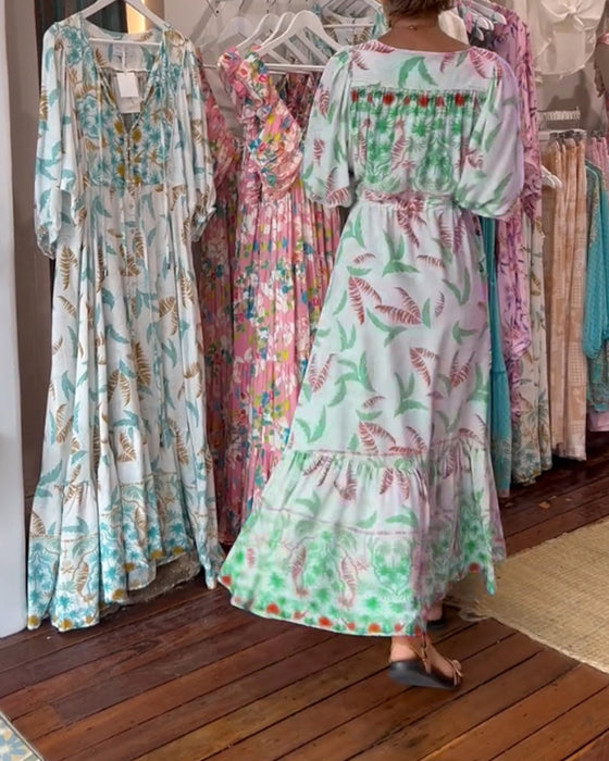 Damska sukienka maxi z dekoltem w kształcie litery V i nadrukiem w liście