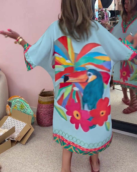 Sukienka z nadrukiem graffiti z dekoltem w szpic