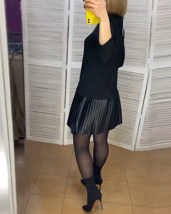 Sukienka z plisowanymi panelami i jednolitym kolorem