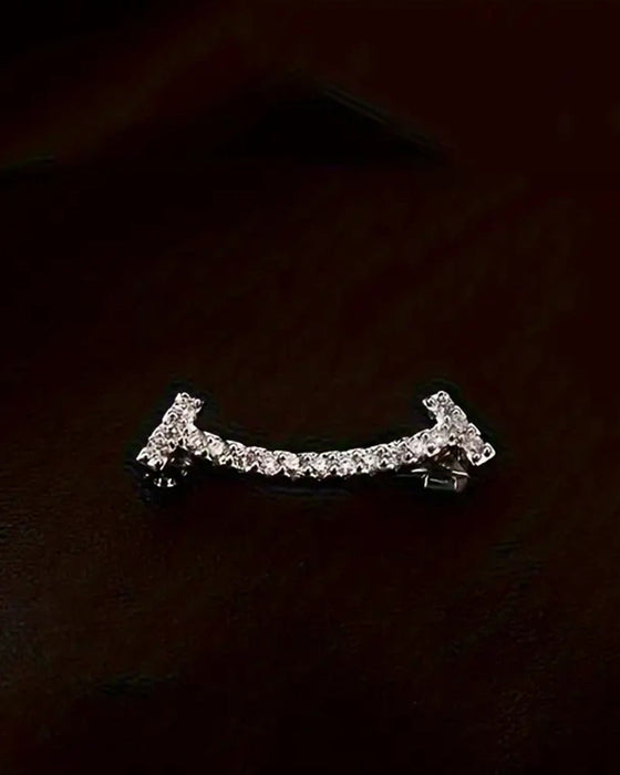 Słodka broszka z uśmiechniętą buźką