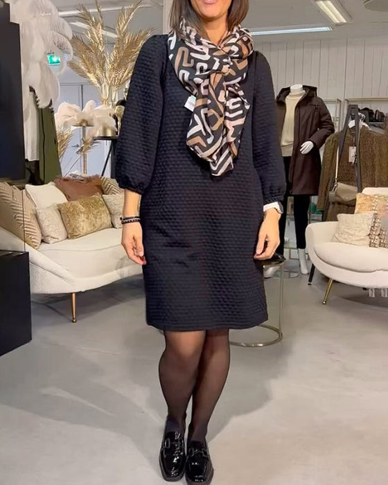 Elegancka sukienka w jednolitym kolorze