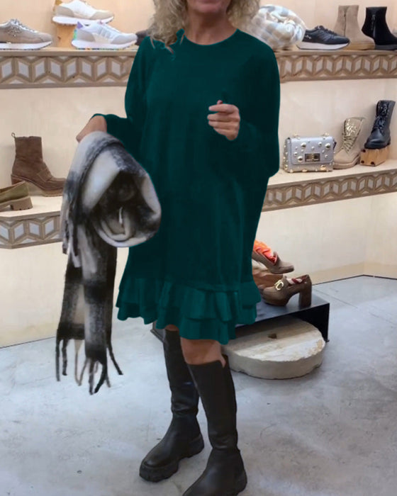 Sukienka o eleganckiej sylwetce i długim rękawie