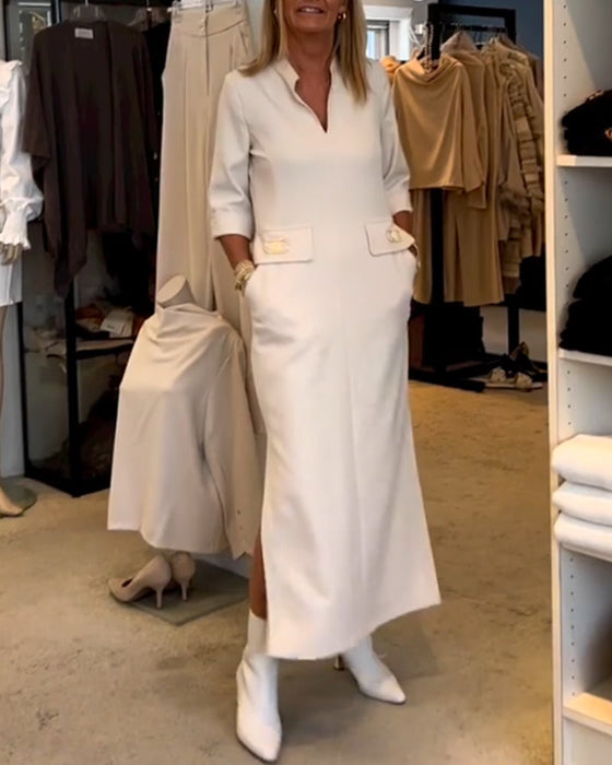 Jednokolorowa sukienka z rozcięciem na rękawie 3/4