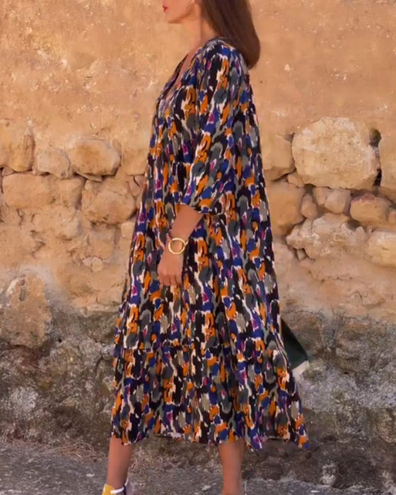 Sukienka z dekoltem w serek w stylu retro