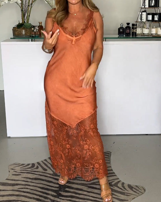 Koronkowa sukienka na szelkach w jednolitym kolorze