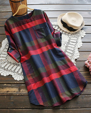 Sukienka z długim rękawem i nadrukiem w kratę