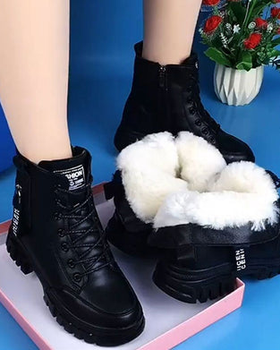 Krótkie buty typu martin z polaru w jednolitym kolorze