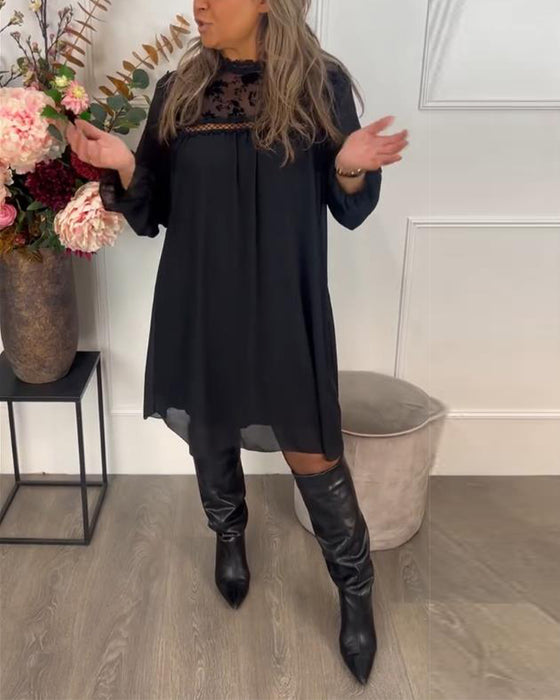 Suknia Z Detalem Wycięć Z Koronek, Projektem Rękawów Pufowanych I Elegancją Aury