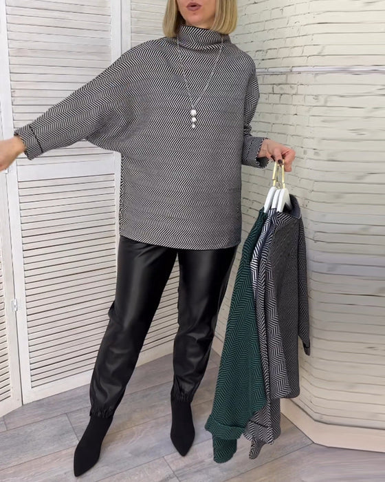 Sweter z golfem i nadrukiem