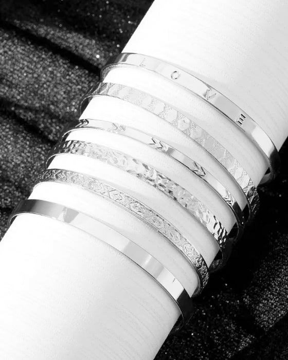 Zestaw bransoletek z sześcioramiennymi gwiazdkami, składający się z 7 sztuk