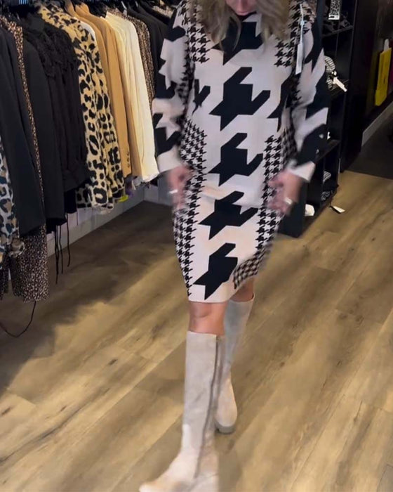 Sukienka w pepitkę z długim rękawem