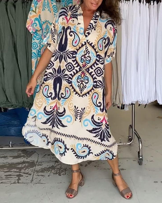 Luźna sukienka w stylu boho z dekoltem w kształcie litery V