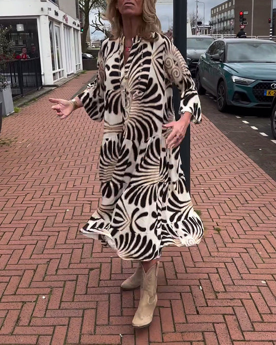 Sukienka z dekoltem w kształcie litery V i rozszerzanymi rękawami