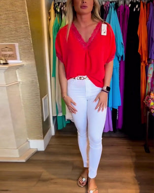 Bluzka w jednolitym kolorze z dekoltem w kształcie litery V