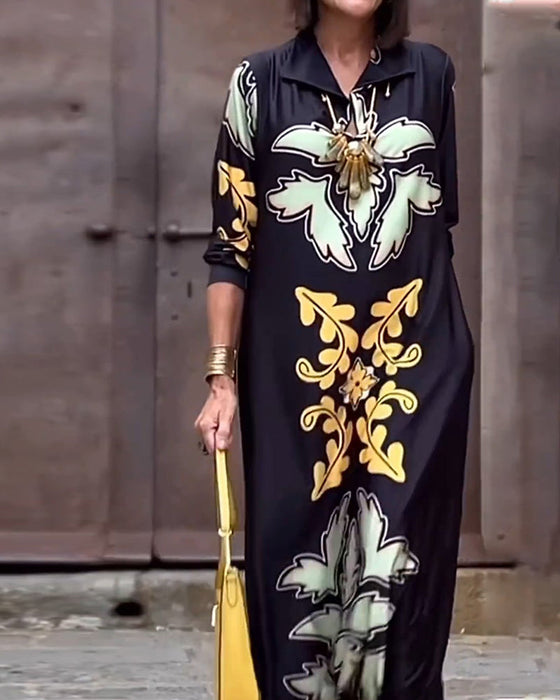 Modna sukienka z nadrukiem z klapami