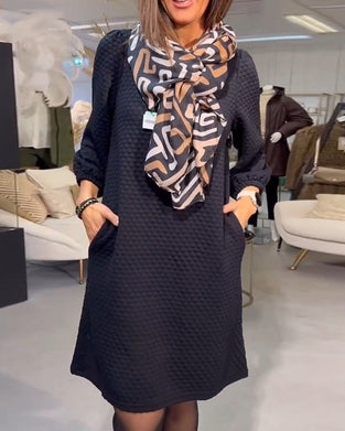 Elegancka sukienka w jednolitym kolorze