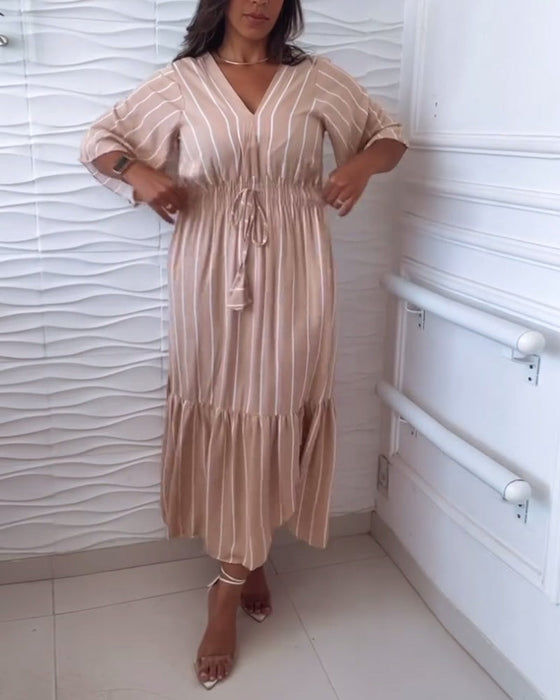 Sukienka w paski ze sznurkiem