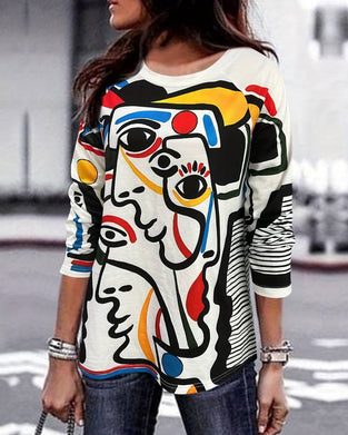 Bluzka z abstrakcyjnym nadrukiem