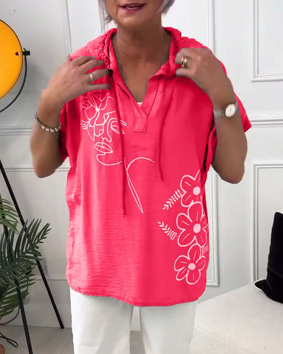 Luźna bluzka z krótkim rękawem i nadrukiem kwiatowym