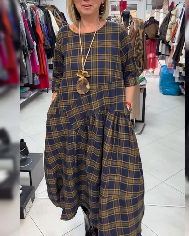 Drukowana Sukienka W Kratkę Z Okrągłym Dekoltem