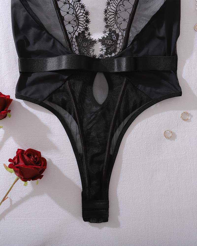 Przezroczysta Bieliżna Jednoczęściowa Z Odkrytymi Plecami I Wycięciami