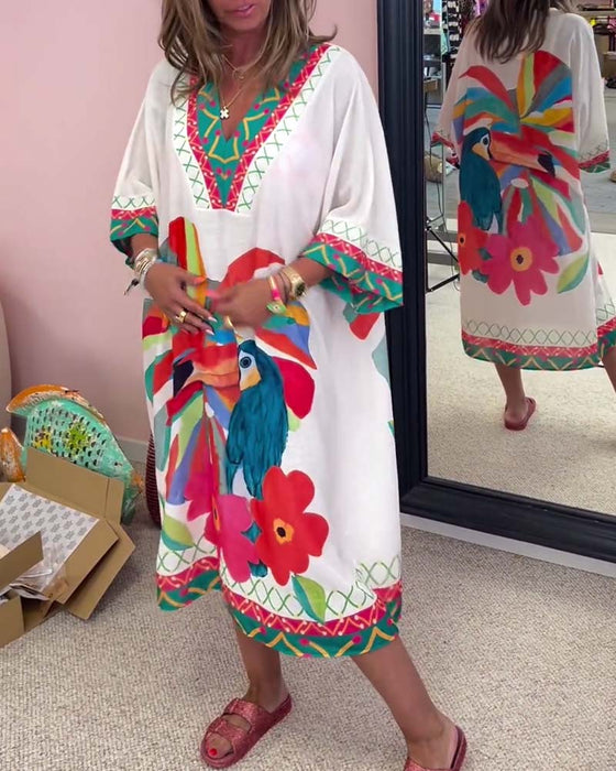 Sukienka z nadrukiem graffiti z dekoltem w szpic