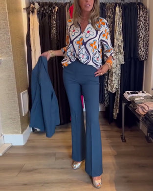 Bluzka z V-krawatkiem i kwiatowym